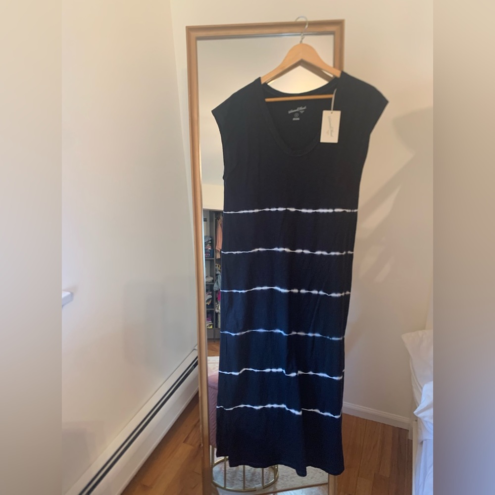 Universal Thread Cap Sleeve Maxi. Medium.